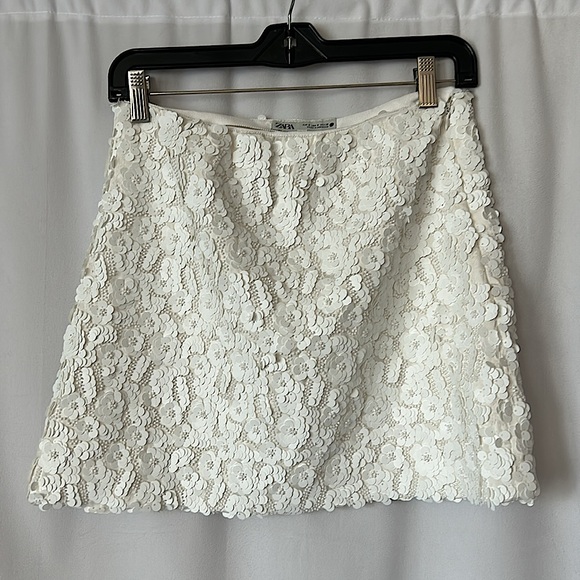 Zara Dresses & Skirts - Zara NWT Sexy White Floral Sequins Mini Skirt **Size S** 🌺🌺